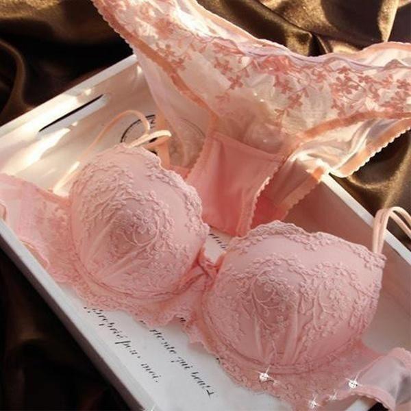 Romantic Lace Push Up Bra And Panty Set - Bra & Panties Sets